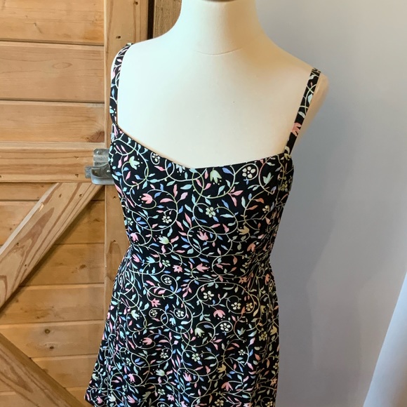 Ann Taylor Dresses & Skirts - Ann Taylor floral strappy mini dress size 8 EUC